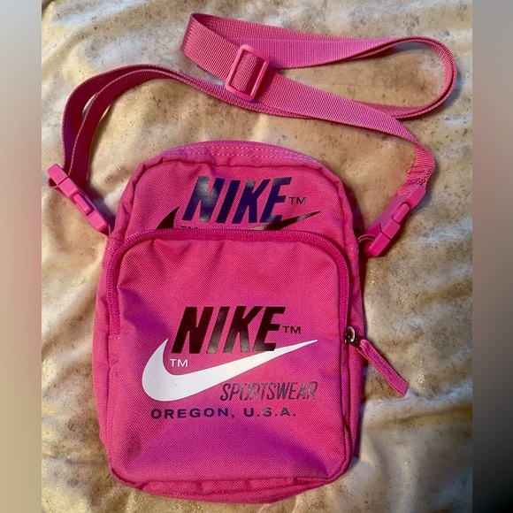 Nike Crossbody Bag - Picture 1 of 1